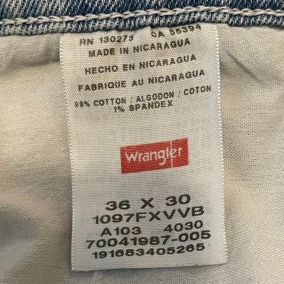 Wrangler Premium Quality Light Wash Straight Leg Mens Denim Jeans Size 36X30 - Picture 7 of 8